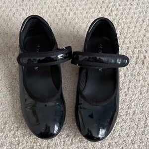 Kids size 12 Danskin classic black tap shoes